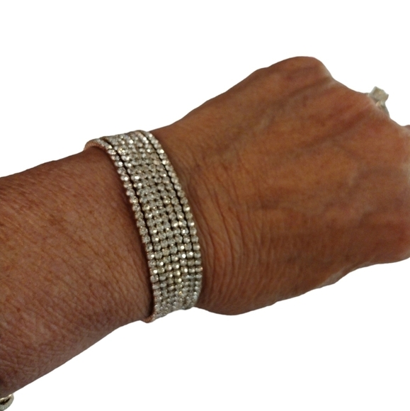 Set Of 7 Rhinestone Stretch Bracelets NWOT - Picture 3 of 5